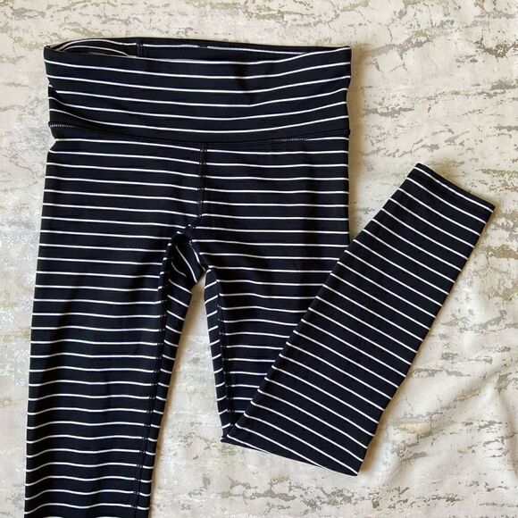 Gap Fit blackout technology stripe leggings - Picture 8 of 9